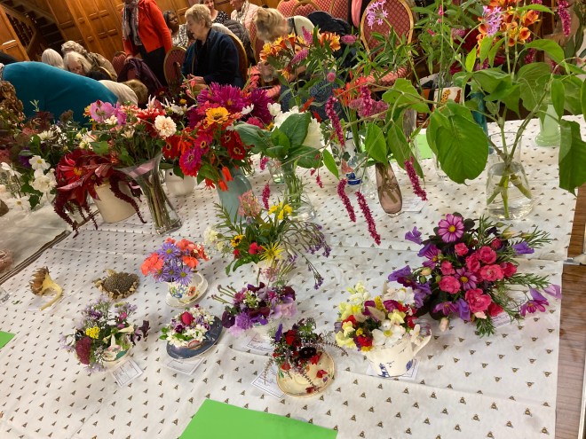 Class 2. Bowl of mixed flowers
