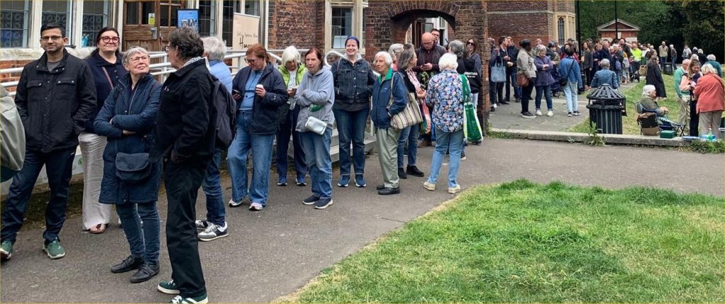 The queue for the CABAHS/Charlton House Gardens Plant Sale, May 2025
