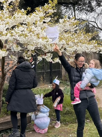 Spotting the Cheshire cat in the blossom