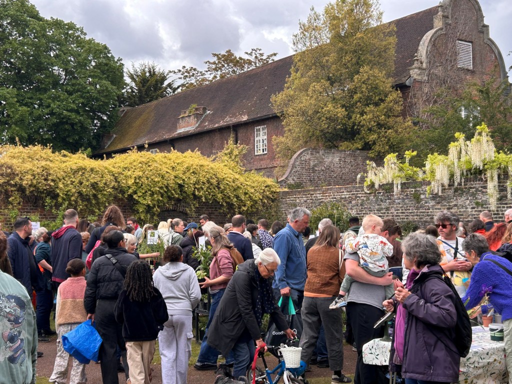Crowds in the Peace Garden